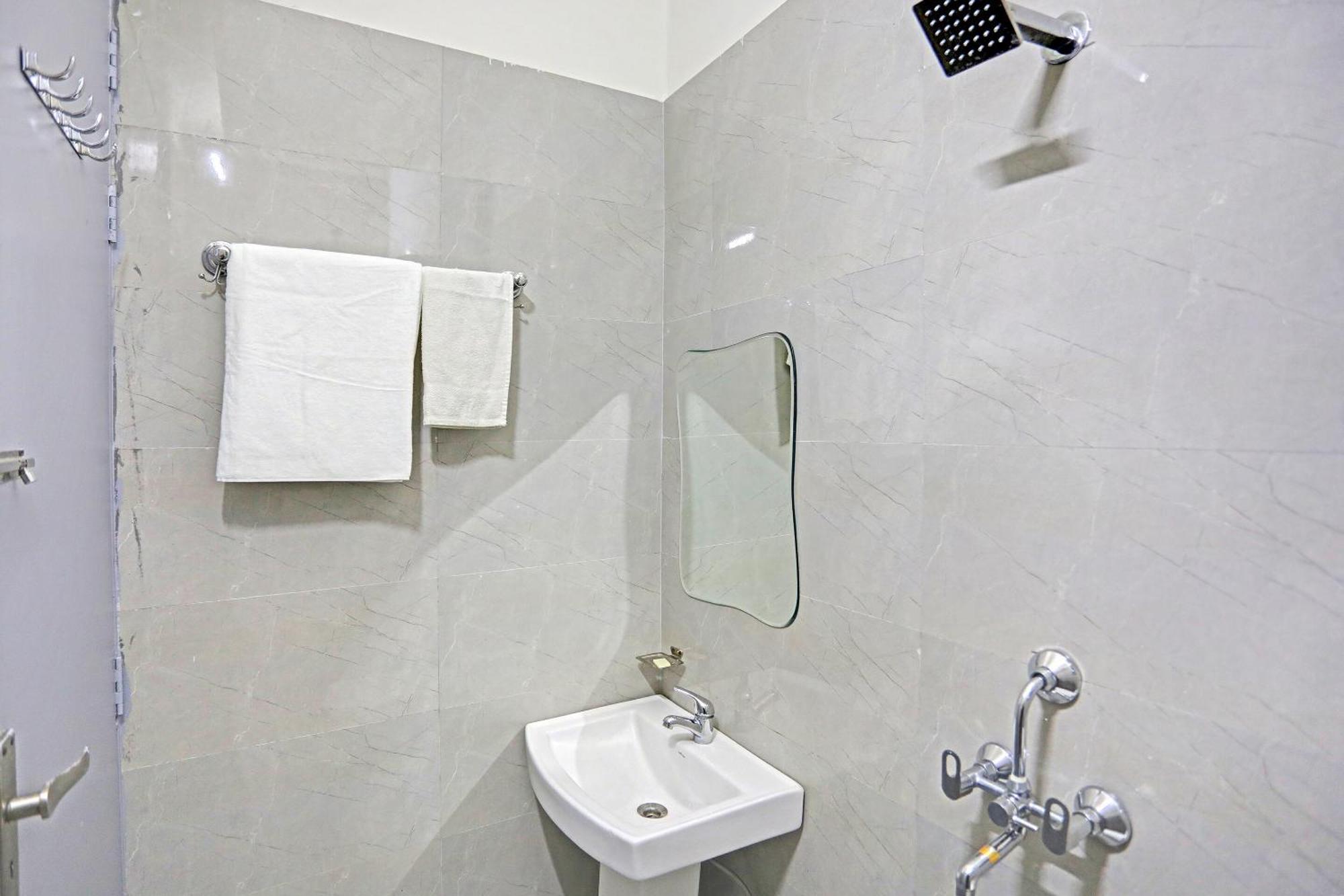 Super Townhouse Cloud Bay, Near Genpact, Sector-69, Gurgaon Ξενοδοχείο Εξωτερικό φωτογραφία