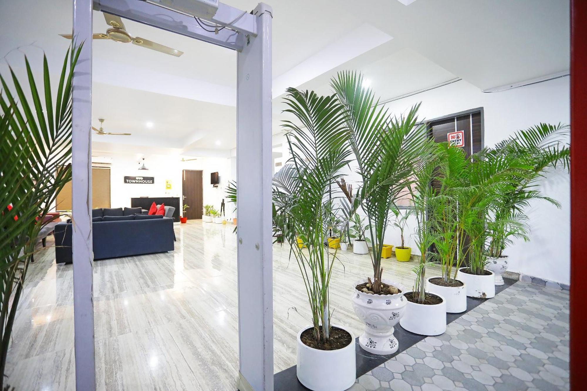 Super Townhouse Cloud Bay, Near Genpact, Sector-69, Gurgaon Ξενοδοχείο Εξωτερικό φωτογραφία