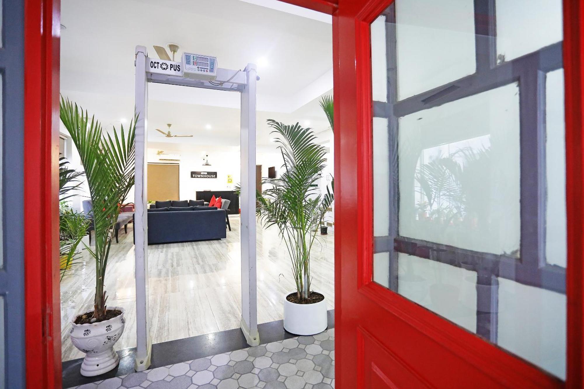 Super Townhouse Cloud Bay, Near Genpact, Sector-69, Gurgaon Ξενοδοχείο Εξωτερικό φωτογραφία